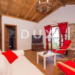 OPATIJA, BRSEČ - Predivna kamena vila s bazenom