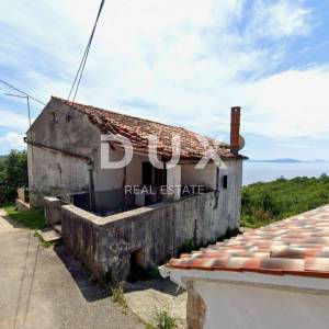 OPATIJA, BRSEČ - Samostojeća kuća za adaptaciju s pogledom na more