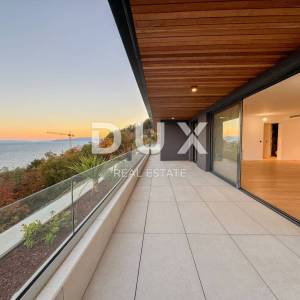 OPATIJA, CENTAR - 217m2 luksuza s vlastitim bazenom u novogradnji iznad centra Opatije, pogled, garaža