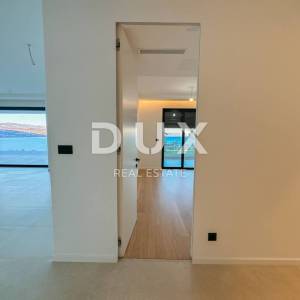 OPATIJA, CENTAR - 295m2 stan s vlastitim bazenom iznad centra Opatije u ekskluzivnoj novogradnji, garaža, pogled na more