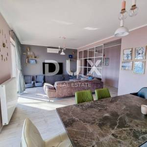 OPATIJA, CENTAR - atraktivan stan s pogledom na more, okućnicom i privatnim ulazom
