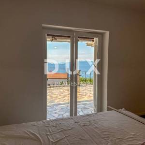 OPATIJA, CENTAR – dugoročni najam kuće u centru Opatije, dvije odvojene jedinice te predivan pogled na more