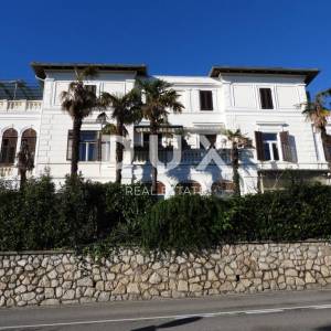 OPATIJA, CENTAR - DVA STANA 96 m2 + POMOĆNA ZGRADA U DVORIŠTU!!! PRILIKA!!!