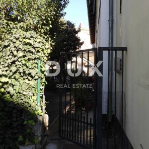 OPATIJA, CENTAR - DVA STANA 96 m2 + POMOĆNA ZGRADA U DVORIŠTU!!! PRILIKA!!!