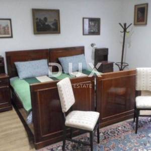 OPATIJA, CENTAR - DVA STANA 96 m2 + POMOĆNA ZGRADA U DVORIŠTU!!! PRILIKA!!!