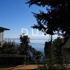 OPATIJA, CENTAR - DVA STANA 96 m2 + POMOĆNA ZGRADA U DVORIŠTU!!! PRILIKA!!!