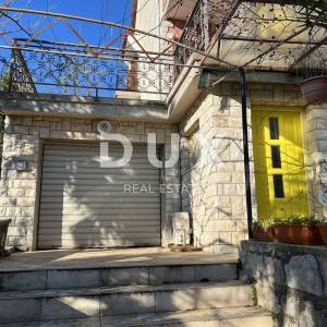 OPATIJA, CENTAR - DVIJE DVOJNE KUĆE S POGLEDOM NA MORE I 1.119 m2 OKUĆNICE!!! PRILIKA!!!