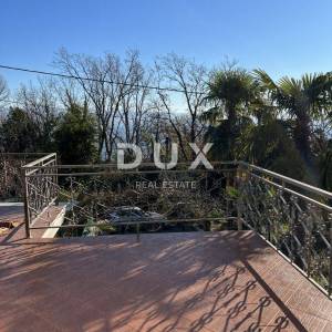 OPATIJA, CENTAR - DVIJE DVOJNE KUĆE S POGLEDOM NA MORE I 1.119 m2 OKUĆNICE!!! PRILIKA!!!