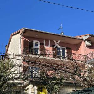 OPATIJA, CENTAR - DVIJE DVOJNE KUĆE S POGLEDOM NA MORE I 1.119 m2 OKUĆNICE!!! PRILIKA!!!