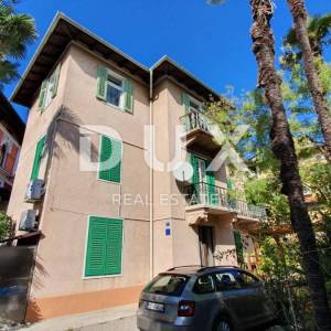 OPATIJA, CENTAR - dvoetažni stan u povijesnoj vili samo 50 metara od mora u centru Opatije, parking