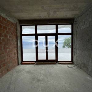 OPATIJA, CENTAR - dvoetažni stan 200m2 (prizemlje + suteren) 3S+DB s panoramskim pogledom na more + okoliš 100m2