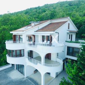 OPATIJA, CENTAR - dvoetažni stan 200m2 na 2.katu 3S+DB s panoramskim pogledom na more + okoliš 100m2