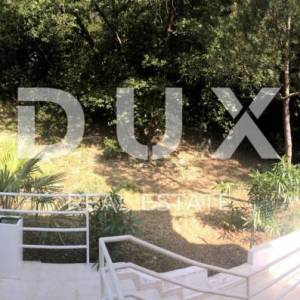 OPATIJA, CENTAR - dvoetažni stan 200m2 na 2.katu 3S+DB s panoramskim pogledom na more + okoliš 100m2