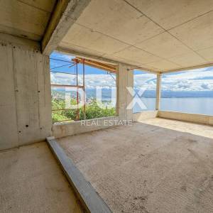 OPATIJA, CENTAR - ekskluzivan stan na prestižnoj lokaciji iznad centra Opatije, s garažom i panoramskim pogledom na more