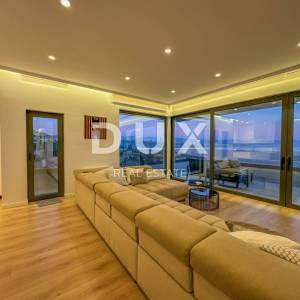OPATIJA, CENTAR - ekskluzivni penthouse s pogledom, bazenom i garažom