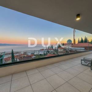 OPATIJA, CENTAR - ekskluzivni penthouse s pogledom, bazenom i garažom