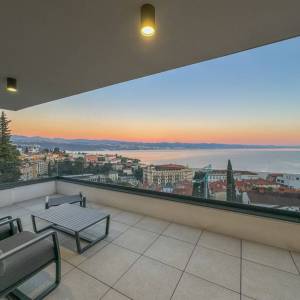 OPATIJA, CENTAR - ekskluzivni penthouse s pogledom, bazenom i garažom