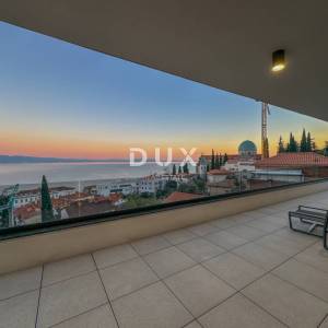 OPATIJA, CENTAR - ekskluzivni penthouse za dugoročni najam s pogledom, bazenom i garažom