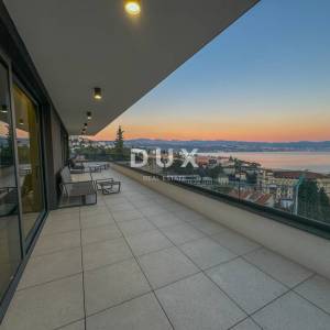 OPATIJA, CENTAR - ekskluzivni penthouse za dugoročni najam s pogledom, bazenom i garažom