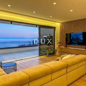 OPATIJA, CENTAR - ekskluzivni penthouse za dugoročni najam s pogledom, bazenom i garažom