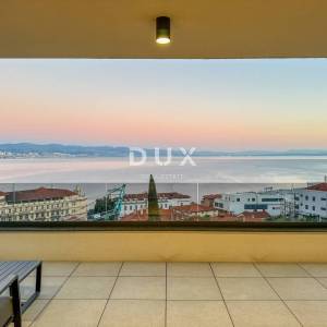 OPATIJA, CENTAR - ekskluzivni penthouse za dugoročni najam s pogledom, bazenom i garažom