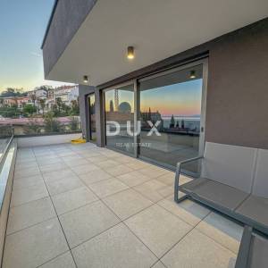 OPATIJA, CENTAR - ekskluzivni penthouse za dugoročni najam s pogledom, bazenom i garažom