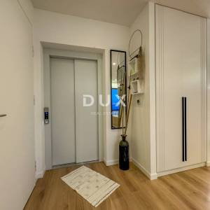 OPATIJA, CENTAR - ekskluzivni penthouse za dugoročni najam s pogledom, bazenom i garažom