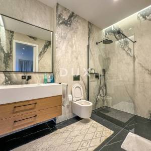 OPATIJA, CENTAR - ekskluzivni penthouse za dugoročni najam s pogledom, bazenom i garažom