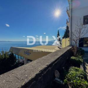 OPATIJA, CENTAR – fantastičan stan za adaptaciju, prvi red do mora + PARKING MJESTO!! 