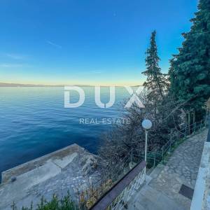 OPATIJA, CENTAR – fantastičan stan za adaptaciju, prvi red do mora + PARKING MJESTO!! 