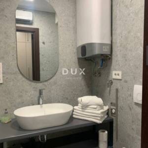 OPATIJA, CENTAR - Garsonijera 31m2 s pogledom na more i bazenom na korištenje