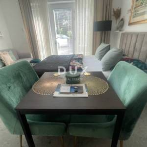 OPATIJA, CENTAR - Garsonijera 31m2 s pogledom na more i bazenom na korištenje