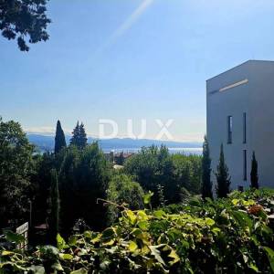 OPATIJA, CENTAR - Garsonijera 31m2 s pogledom na more i bazenom na korištenje