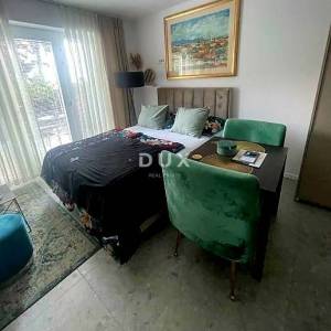 OPATIJA, CENTAR - Garsonijera 31m2 s pogledom na more i bazenom na korištenje