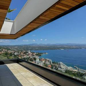 OPATIJA, CENTAR - gospodski apartman u luksuznoj novogradnji iznad centra Opatije s garažom, panoramski pogled na more