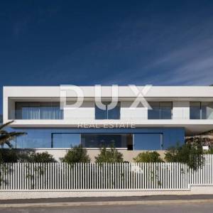 OPATIJA, CENTAR - impozantna vila od 427m2 iznad centra Opatije s rijetko viđenim karakteristikama