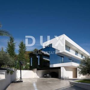 OPATIJA, CENTAR - impozantna vila od 427m2 iznad centra Opatije s rijetko viđenim karakteristikama