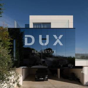 OPATIJA, CENTAR - impozantna vila od 427m2 iznad centra Opatije s rijetko viđenim karakteristikama
