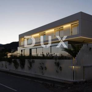 OPATIJA, CENTAR - impozantna vila od 427m2 iznad centra Opatije s rijetko viđenim karakteristikama