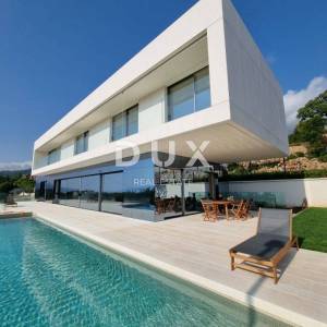 OPATIJA, CENTAR - impozantna vila od 427m2 iznad centra Opatije s rijetko viđenim karakteristikama