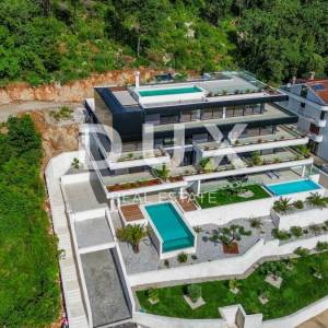 OPATIJA, CENTAR - jedinstveni penthouse s krovnim bazenom iznad centra Opatije, garaža, panoramski pogled