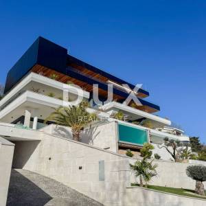 OPATIJA, CENTAR - jedinstveni penthouse s krovnim bazenom iznad centra Opatije, garaža, panoramski pogled