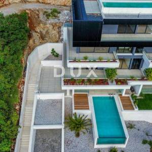 OPATIJA, CENTAR - jedinstveni penthouse s krovnim bazenom iznad centra Opatije, garaža, panoramski pogled