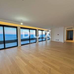 OPATIJA, CENTAR - jedinstveni penthouse s krovnim bazenom iznad centra Opatije, garaža, panoramski pogled