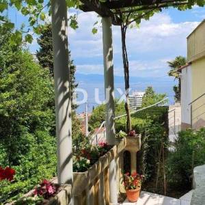 OPATIJA, CENTAR - Komforan stan u blizini centra s prekrasnim pogledom na more