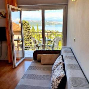 OPATIJA, CENTAR - Komforan stan u blizini centra s prekrasnim pogledom na more