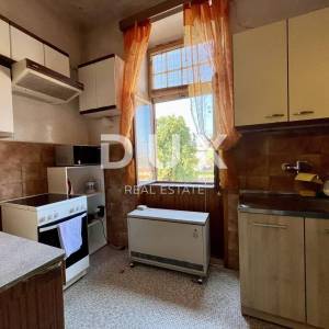 OPATIJA, CENTAR - Lokacija, lokacija, lokacija! Stan u centru Opatije s velikim potencijalom