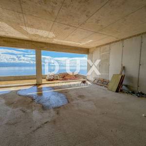 OPATIJA, CENTAR – luksuzan penthouse s panoramskim pogledom na more i garažom, top lokacija