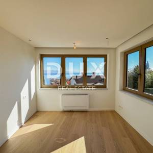 OPATIJA, CENTAR – luksuzan penthouse u centru Opatije, privatna pozicija i krovni bazen, samo 200m od mora