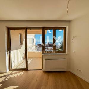OPATIJA, CENTAR – luksuzan penthouse u centru Opatije, privatna pozicija i krovni bazen, samo 200m od mora